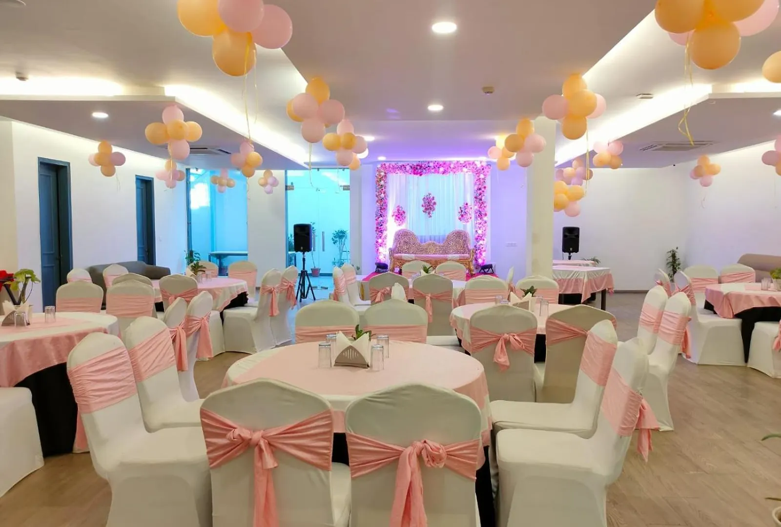 Mavens White Artemis Hospital Road Sector 52 Gurgaon Hotel Indien