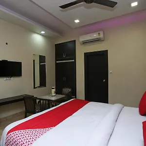 Hotel Oyo 27864 Samrat