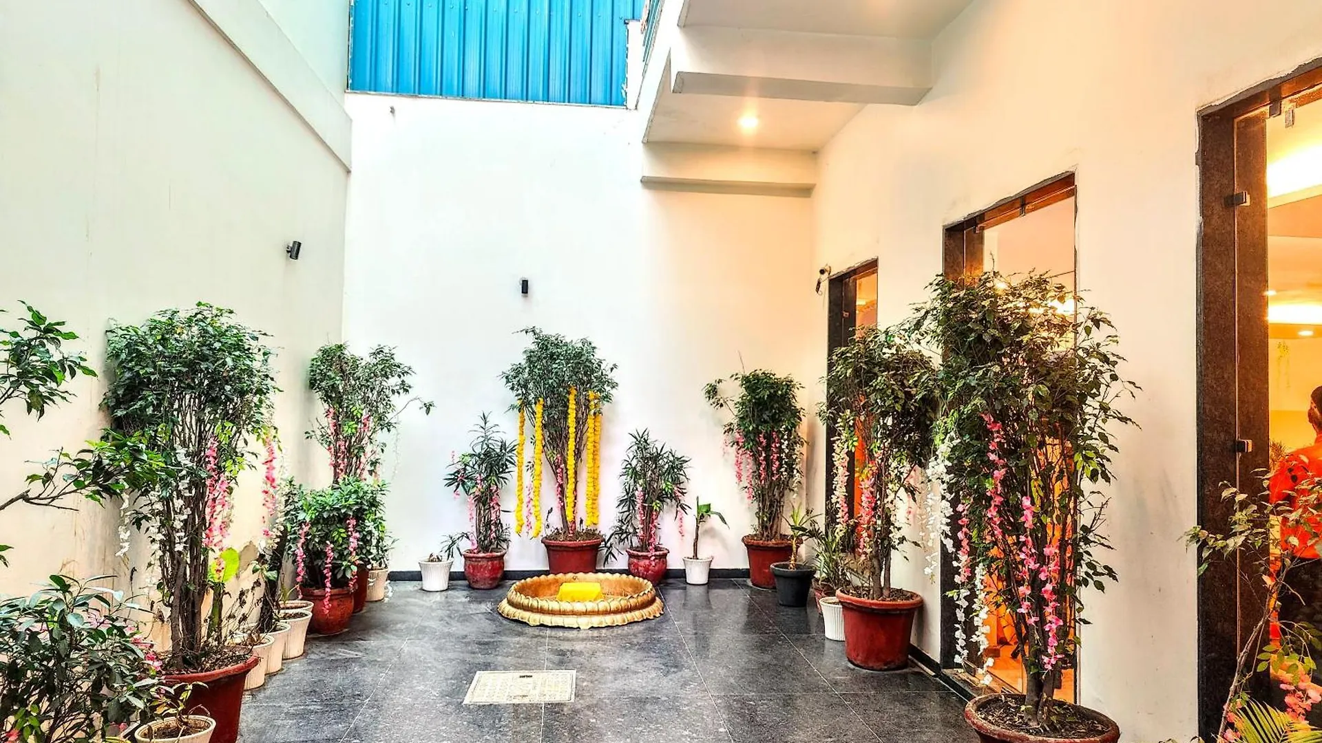 Mavens White Artemis Hospital Road Sector 52 Gurgaon Hotel 3*,  India